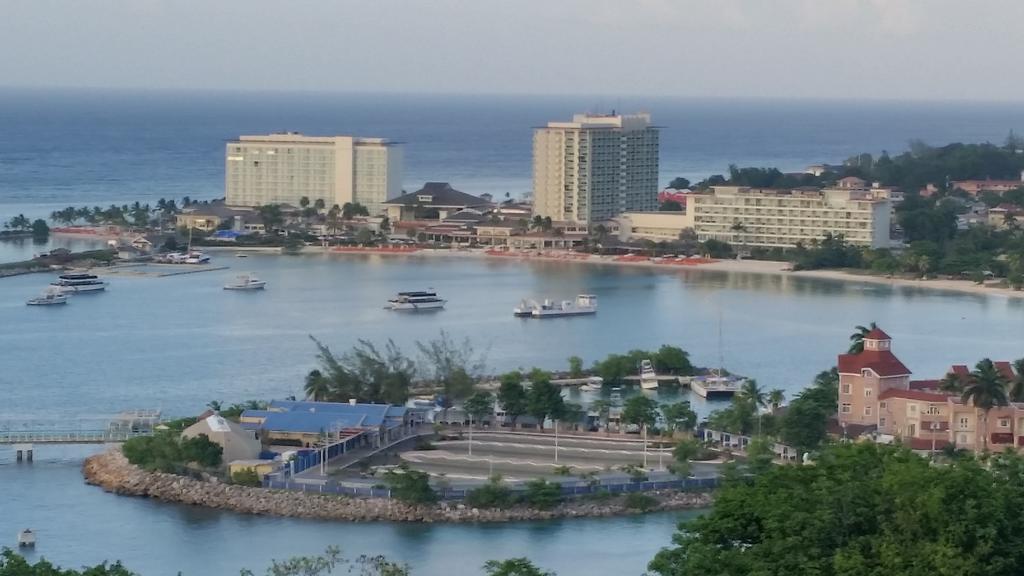 Sky Castles Apt J3 Ocho Rios Bagian luar foto